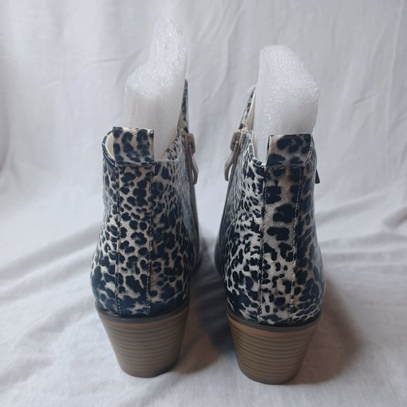 New Journee Collection Rebel Women’s ankle boot, leopard print, size 8 - Picture 4 of 6